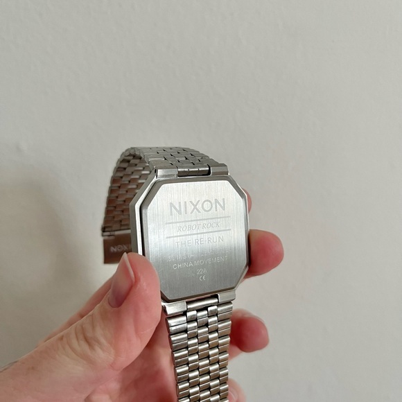 nixon re run silver watch - Picture 3 of 4